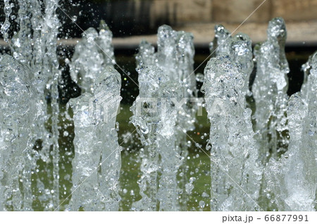吹き上げる水 噴水 吹き上げる水 噴水 66877991