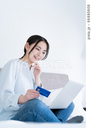 キャッシュレス決済　ネットショッピング 66880606