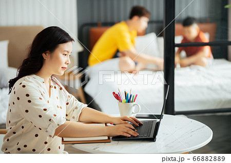 Mom work from home 66882889