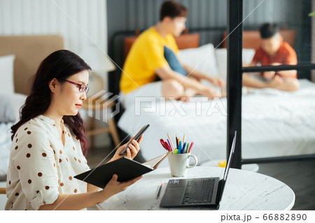 Mom work from home 66882890