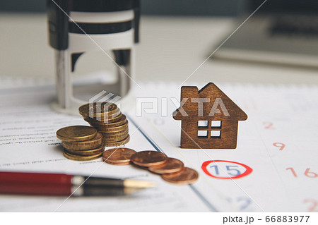 Accountant verify and check Due date for payment Expense and Vendor of financial Business / Bookkeeping / Due date / Money / Accountancy Concept. Accountant verify and check Due date for payment Expense and Vendor of financial Business / Bookkeeping / Due date / Money / Accountancy Concept. 66883977