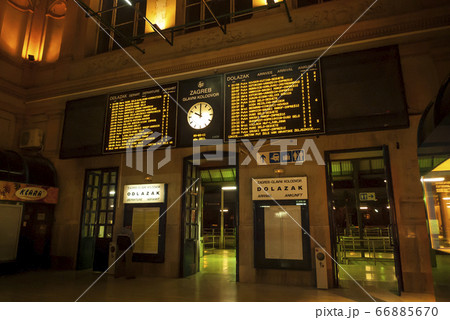 クロアチア・ザグレブ中央駅 構内 / Zagreb Central Station, Croatia クロアチア・ザグレブ中央駅 構内 / Zagreb Central Station, Croatia 66885670