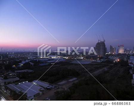 タイ・バンコク遠景 シーロム～アソーク高層ビル群 夜景 / Bangkok, Thailand 66886363