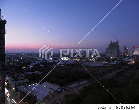 タイ・バンコク遠景 シーロム～アソーク高層ビル群 夜景 / Bangkok, Thailand 66886364