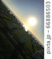 水平線に浮かぶ太陽 66886503