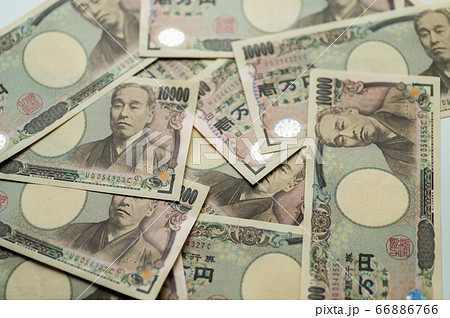 散らばる10万円 66886766