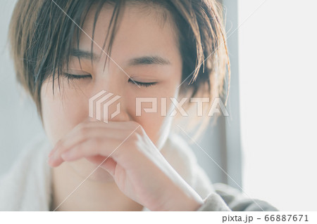 鼻炎の女性 鼻炎の女性 66887671