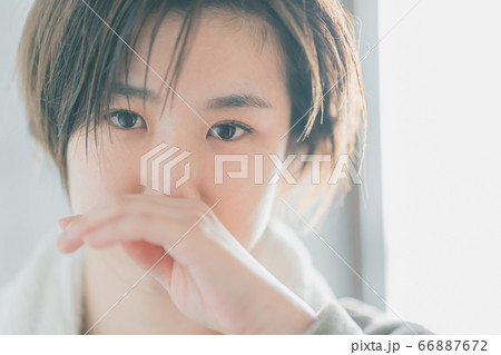 花粉症の女性 花粉症の女性 66887672