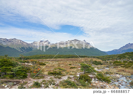 エスメラルダ湖へのトレッキングコース 66888857