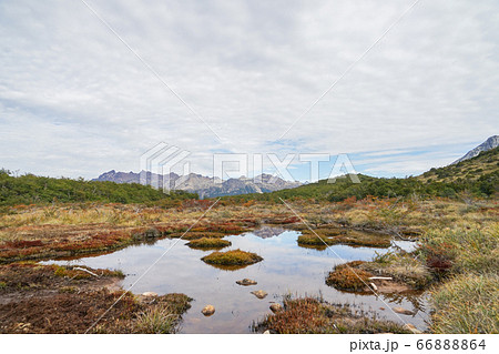 エスメラルダ湖へのトレッキングコース 66888864
