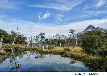 エスメラルダ湖へのトレッキングコース 66888883
