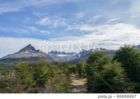 エスメラルダ湖へのトレッキングコース 66888887