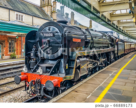 イギリス 保存鉄道 イギリス国鉄7形蒸気機関車 Br ブリタニア号 の写真素材