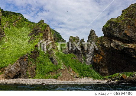 知床半島　船からの風景 66894480