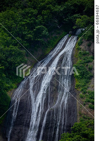 知床半島 船からの風景・滝 知床半島 船からの風景・滝 66894687