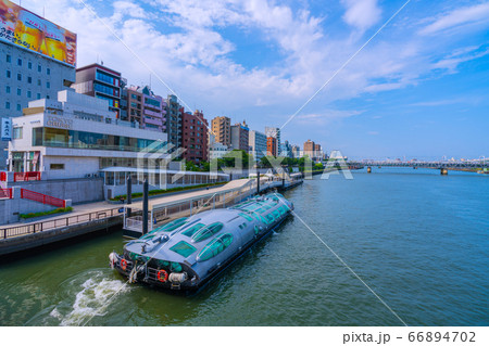 日本の東京都市景観 水上バス乗り場の「ヒミコ」などを望む（奥に新名所・すみだリバーウォーク） 66894702