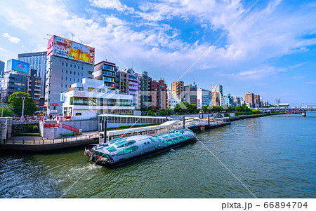 日本の東京都市景観 水上バス乗り場の「ヒミコ」などを望む(奥に新名所・すみだリバーウォーク) 日本の東京都市景観 水上バス乗り場の「ヒミコ」などを望む(奥に新名所・すみだリバーウォーク) 66894704