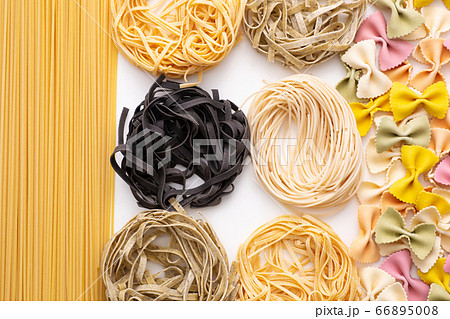 ロングパスタ ショートパスタ マカロニの写真素材
