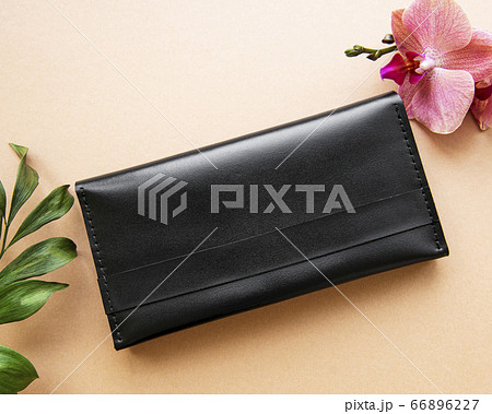 Black leather purse 66896227