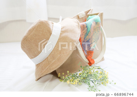 夏のお出かけ麦わら帽子 66896744