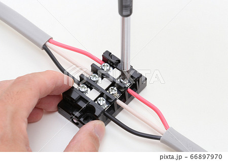 電気工事 端子台への結線作業 電気工事 端子台への結線作業 66897970