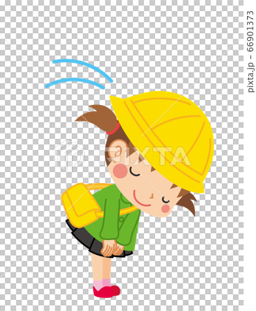 礼儀正しくお辞儀をする幼稚園児の女の子 66901373