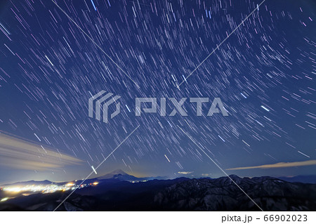 丹沢・大倉尾根から見る星空と富士山 66902023