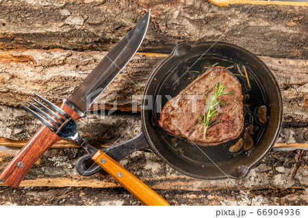 ステーキ　thick slice of steak to enjoy outdoors 66904936