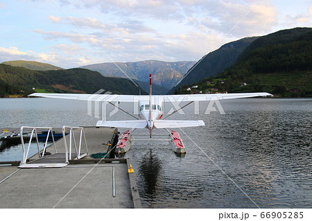 ノルウェー ハダンゲルフィヨルド、ウルヴィク地区、小型水上飛行機セスナU206F ステーションエア6 ノルウェー ハダンゲルフィヨルド、ウルヴィク地区、小型水上飛行機セスナU206F ステーションエア6 66905285