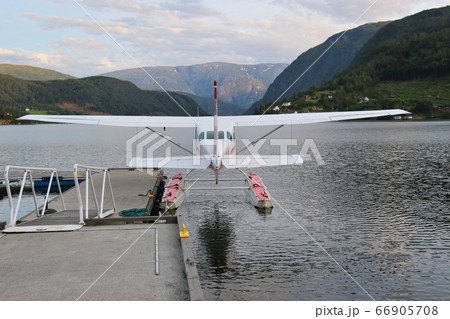 ノルウェー ハダンゲルフィヨルド・ウルヴィク地区、小型水上飛行機セスナU206F ステーションエア6 ノルウェー ハダンゲルフィヨルド・ウルヴィク地区、小型水上飛行機セスナU206F ステーションエア6 66905708