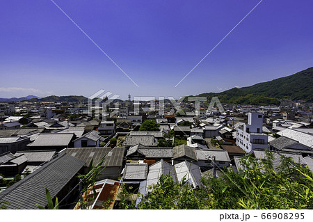 竹原の街並み　西方寺　鐘楼堂越しの眺め　広島県竹原市 66908295