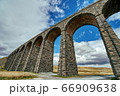 イギリスの鉄橋 66909638