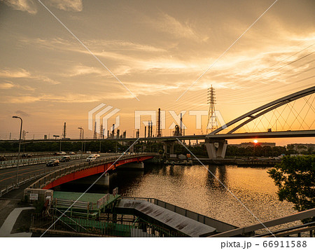 堺泉北工業地帯 浜寺大橋 歩道橋 工場夜景 堺泉北工業地帯 浜寺大橋 歩道橋 工場夜景 66911588