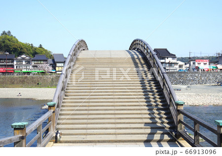 錦川に架かる錦帯橋の景色 錦川に架かる錦帯橋の景色 66913096