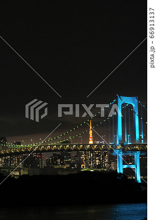 お台場から望むレインボーブリッジ【夜景】 66913137