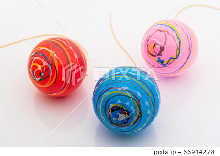 ヨーヨー釣りの水風船の写真素材