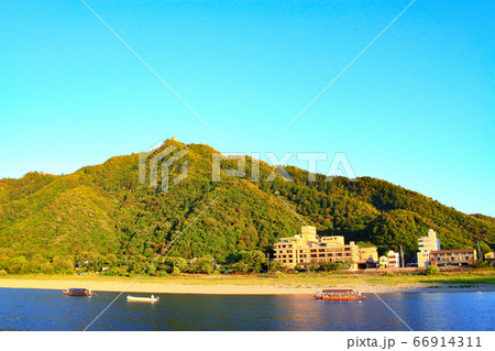 長良川と鵜飼観覧船の風景 長良川と鵜飼観覧船の風景 66914311
