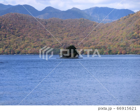 中禅寺湖の上野島（栃木県日光市） 66915621
