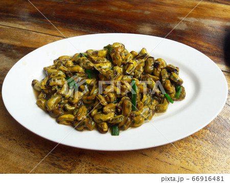 Stir-fried small mussels with spring onion and gravy Stir-fried small mussels with spring onion and gravy 66916481