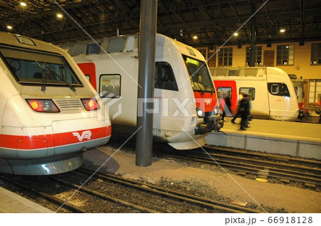 フィンランド、ヘルシンキ、ヘルシンキ中央駅、列車 66918128