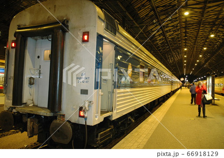 フィンランド、ヘルシンキ、ヘルシンキ中央駅、モスクワ行の列車 66918129