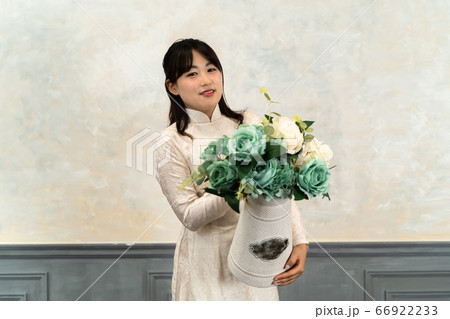 アオザイを着た女性 66922233