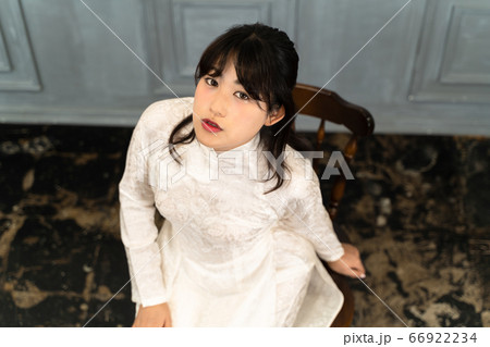 アオザイを着た女性 66922234