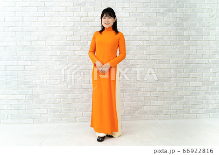 アオザイを着た女性 66922816