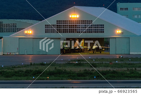 航空自衛隊小松基地の夜景 66923565
