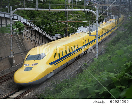 ドクターイエロー 大津市石山付近にて ドクターイエロー 大津市石山付近にて 66924596