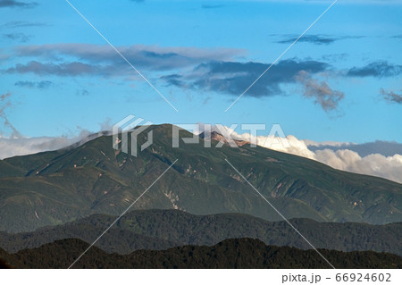 夕暮れの白山連峰 66924602