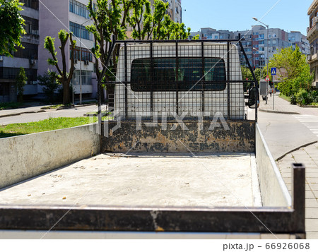 Mini truck with empty body for building materials transportation and construction waste remova Mini truck with empty body for building materials transportation and construction waste remova 66926068