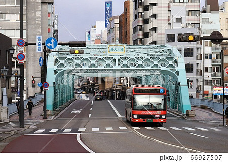 石川　金沢　犀川大橋と北陸鉄道バス 66927507