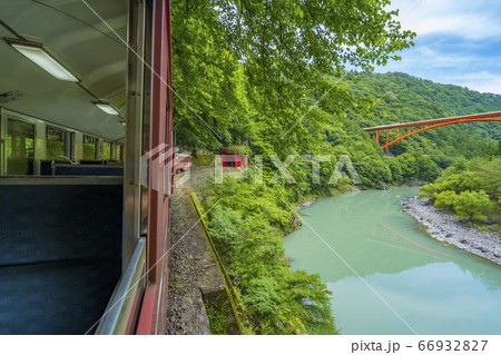 アプト式列車 絶景 車窓 アプト式列車 絶景 車窓 66932827